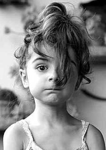 Petite fille impertinente sympa